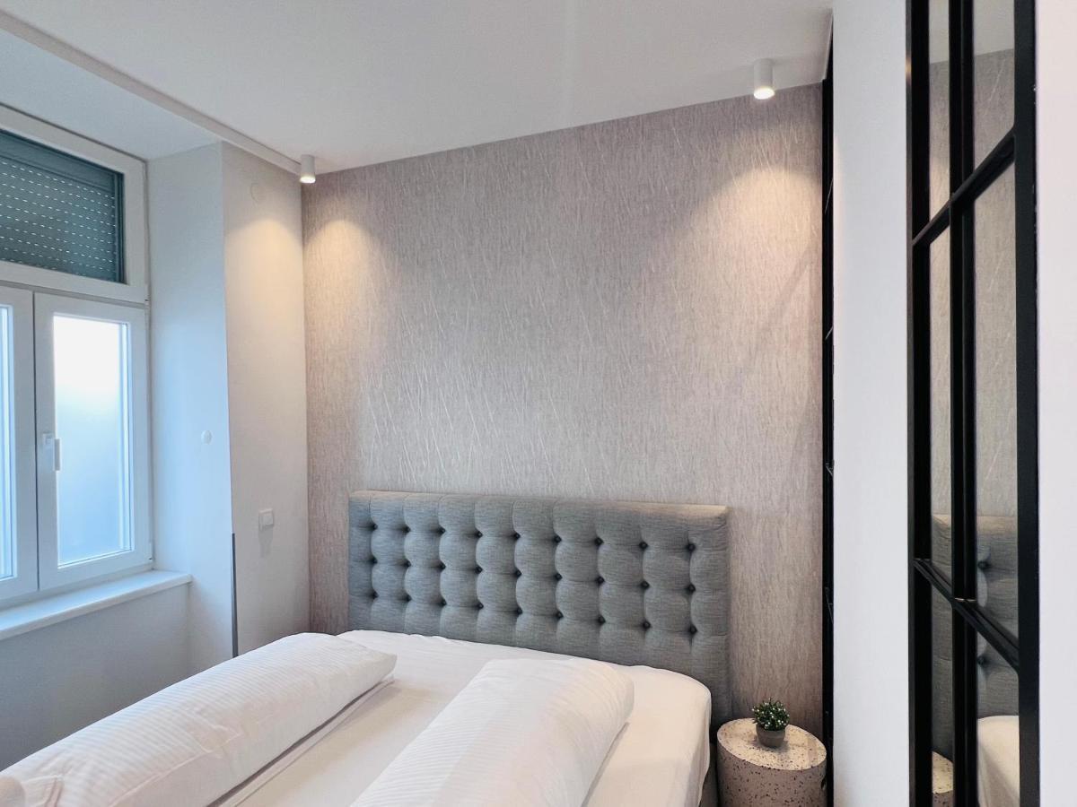 Zeus Design Apartment Schlosspark Schoenbrunn เวียนนา ภายนอก รูปภาพ